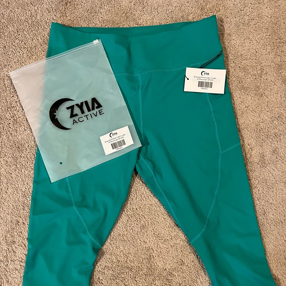 Zyia high rise pocket light n tight capris, new with bag and tag.